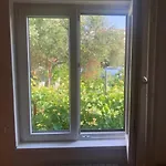 Beachfront Ksenija - 4 Bedrooms & Parking *