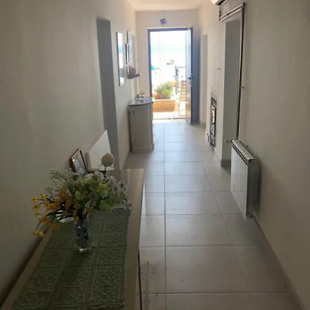 Beachfront Ksenija - 4 Bedrooms & Parking Willa *
