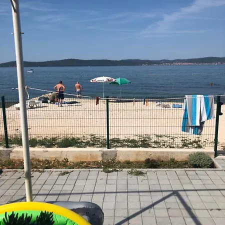 Beachfront Ksenija - 4 Bedrooms & Parking Villa Bibinje
