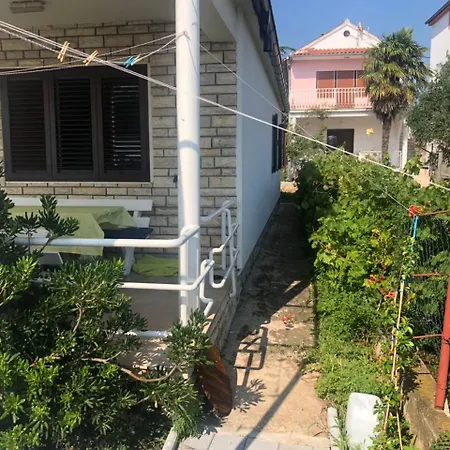 Villa Beachfront Ksenija - 4 Bedrooms & Parking *