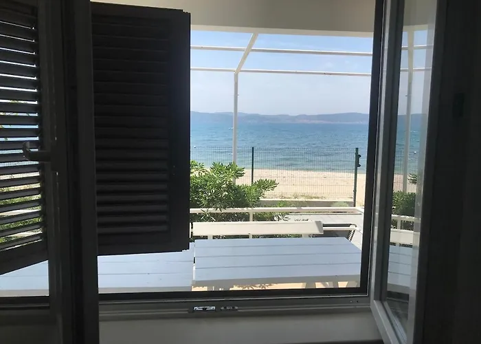 别墅 Beachfront Ksenija - 4 Bedrooms & Parking *
