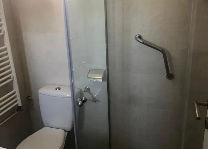 Beachfront Ksenija - 4 Bedrooms & Parking 比比涅