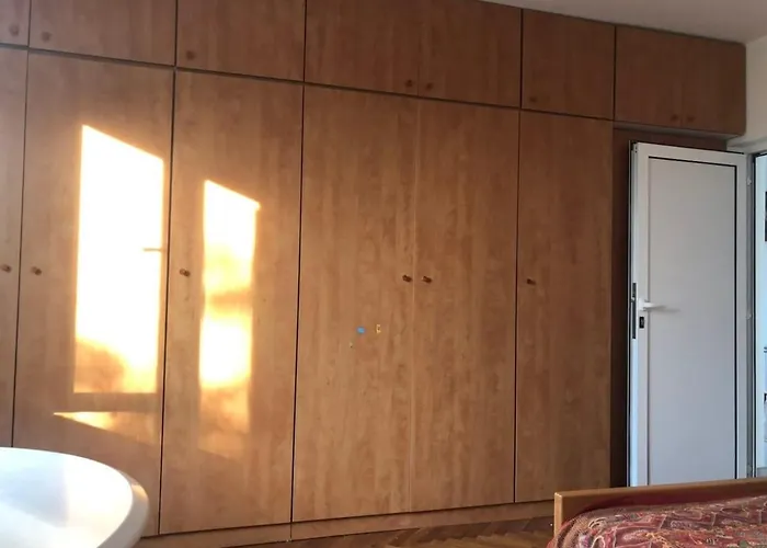 Beachfront Ksenija - 4 Bedrooms & Parking