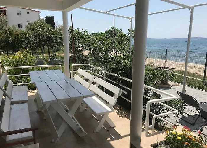 Beachfront Ksenija - 4 Bedrooms & Parking